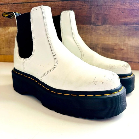 Unisex Dr. Martens 2976 SMOOTH LEATHER PLATFORM CHELSEA BOOTS - Picture 3 of 9